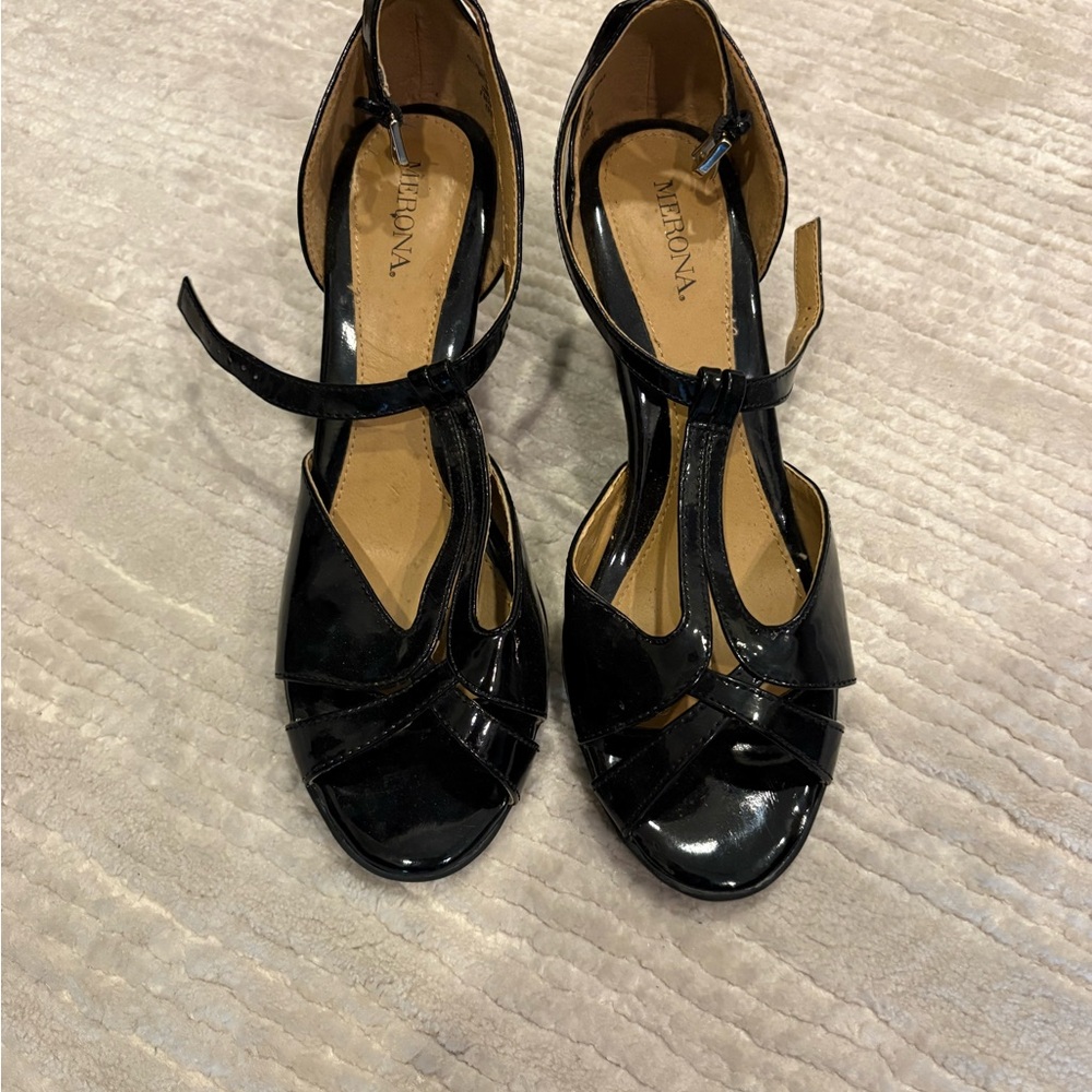 Merona Black Patent T-Strap Heeled Sandals